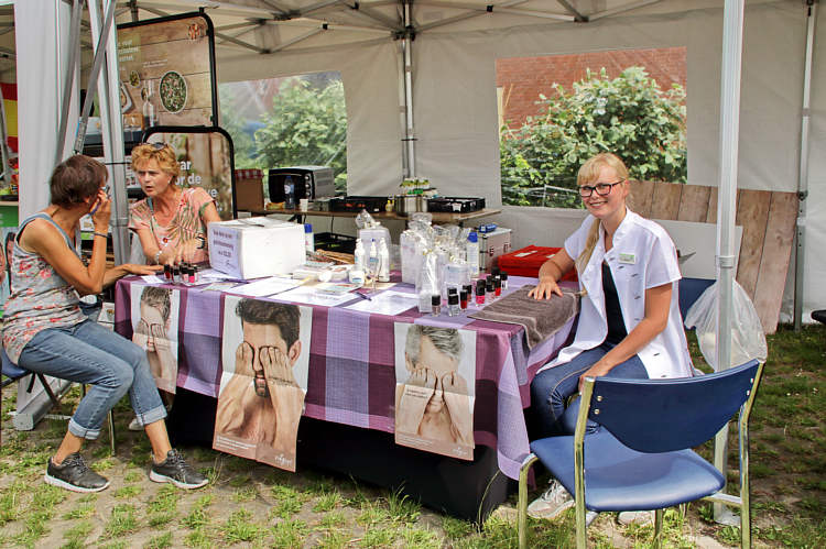 9-6-2018 - Proeverij in zomersfeer door de PLUS in Waarder_15